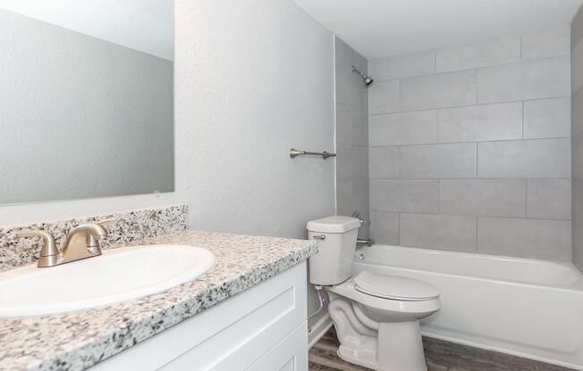 2 beds, 1 bath, 840 sqft, $960