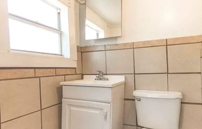 Studio, 1 bath, 300 sqft, $995, Unit 210-B