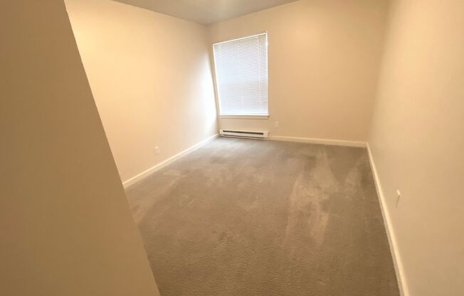 2 beds, 1 bath, 800 sqft, $2,095, Unit 306