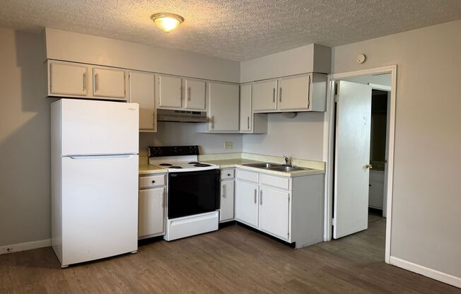 1 bed, 1 bath, 560 sqft, $665, Unit D29