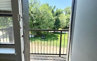 2 beds, 1 bath, $1,195, Unit G6