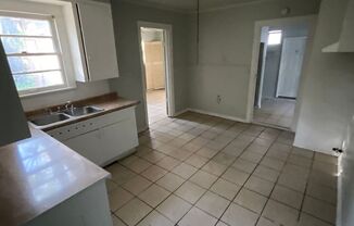 2 beds, 1 bath, $700