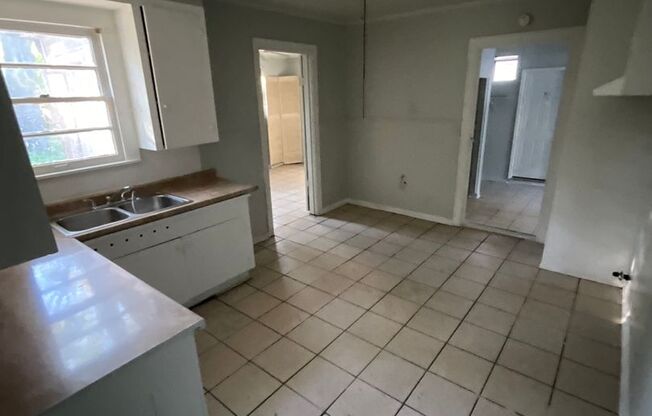 2 beds, 1 bath, $700