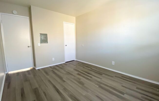 2 beds, 1 bath, $1,975, Unit 4966-02