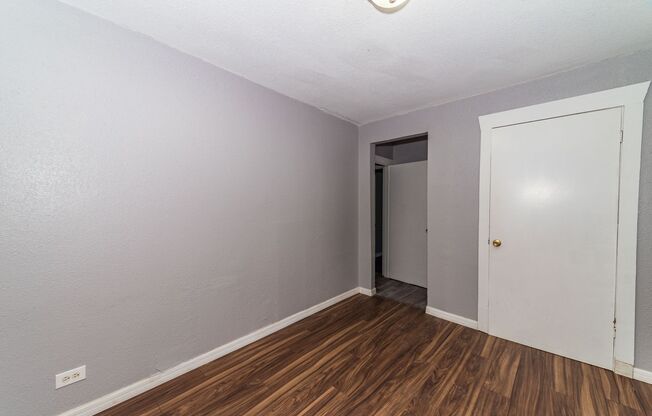 3 beds, 1 bath, $950, Unit 510-b