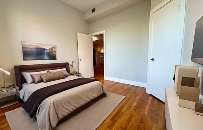 3 beds, 1 bath, $3,150, Unit 2A