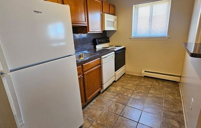 1 bed, 1 bath, 725 sqft, $1,325, Unit H09