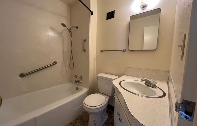 2 beds, 1 bath, 650 sqft, $1,495, Unit 703