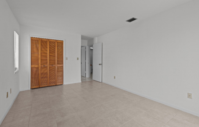 1210 SE 8 ST