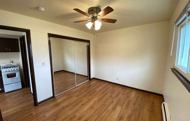 1 bed, 1 bath, 700 sqft, $925, Unit 02