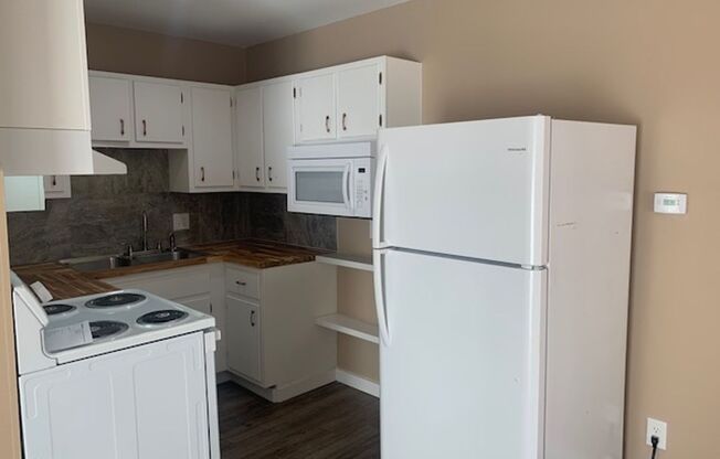 1 bed, 1 bath, 560 sqft, $800, Unit Apt. 1