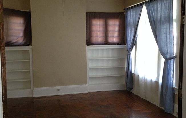 2BD/2BTH Home Available with Off Street Parking