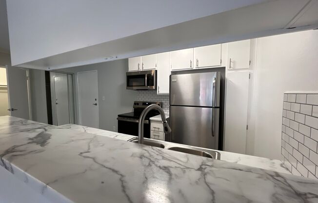 Studio, 1 bath, 595 sqft, $1,648, Unit 101