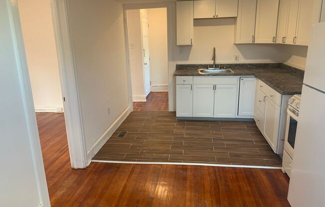2 Bedroom 3rd Floor Apartment Parking Rooftop Deck