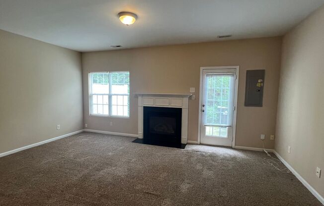 3 beds, 2.5 baths, $1,595