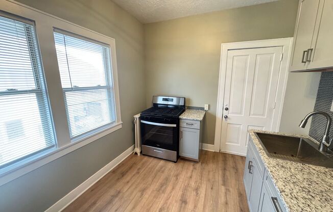 533 LIVINGSTON AVE NE