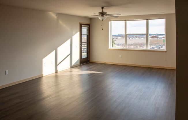 3 beds, 2 baths, 1,370 sqft, $1,515, Unit 115