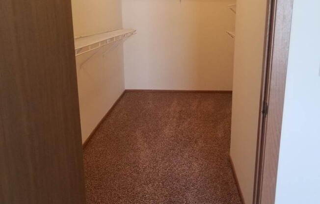 1 bed, 1 bath, 889 sqft, $940, Unit 124-202