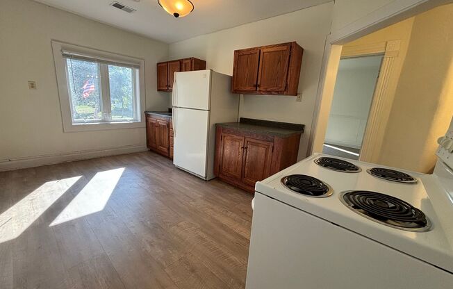 2 beds, 1 bath, 800 sqft, $845, Unit 528 Factory St