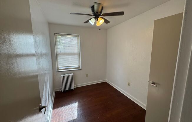 3 beds, 1 bath, $2,100, Unit 306D