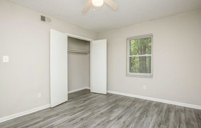 2 beds, 1 bath, 770 sqft, $1,100, Unit G5