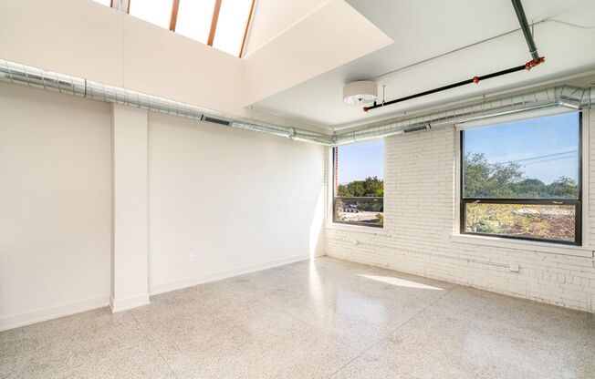 2 beds, 2 baths, $1,959, Unit 875 Michigan Ave Apt. 402