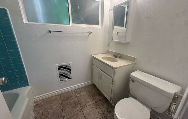 2 beds, 1 bath, 500 sqft, $2,000, Unit 210