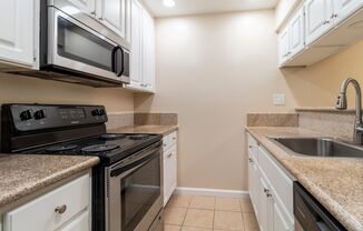 2 beds, 1.5 baths, 925 sqft, $1,900, Unit 13