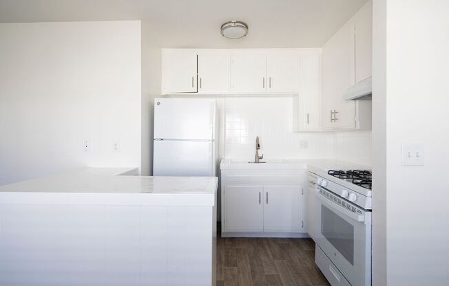 *OPEN HOUSE: 6/28 9:30-10:30AM* 2BR in Normal Heights with Parking
