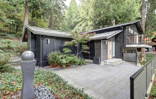 3bd, 2.5ba Private Oasis in the Heart of Bellevue Available Now!