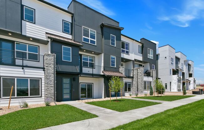 Newer 4 bed Townhome at The Commons at Victory Ridge!