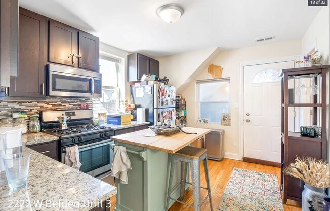 2222 W Belden