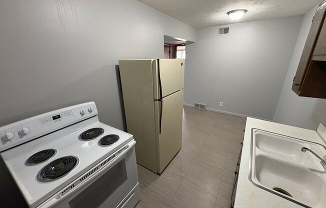 1 bed, 1 bath, 802 sqft, $775, Unit #19