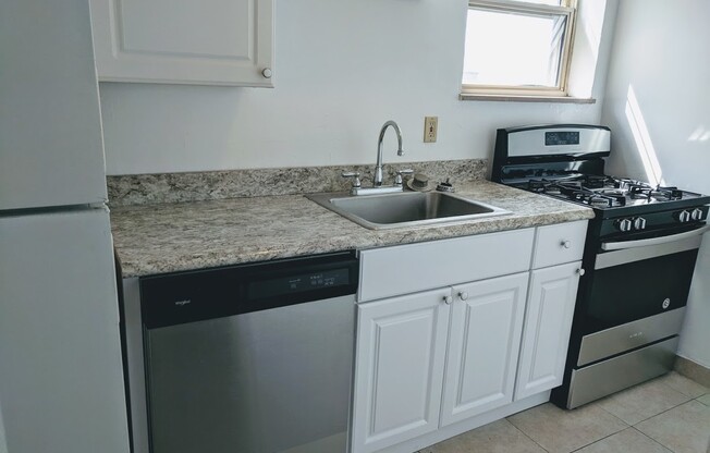 2 beds, 1 bath, $1,795, Unit 411C