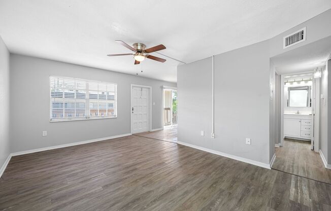 2 beds, 1 bath, 740 sqft, $1,395, Unit 211