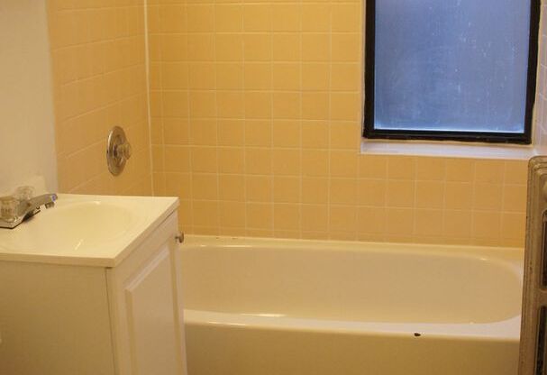 1 bed, 1 bath, 764 sqft, $1,895, Unit 1542-2N