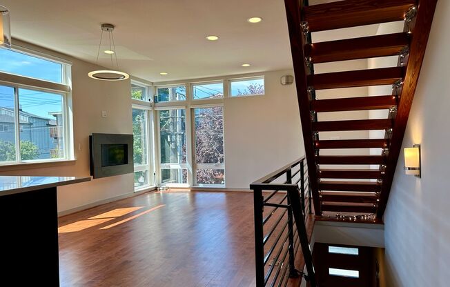 Gorgeous Greenlake Townhouse with Parking