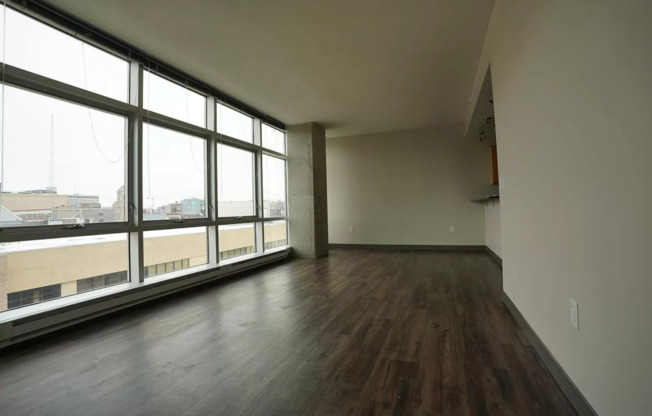 3 beds, 2 baths, 1,292 sqft, $2,700, Unit 902