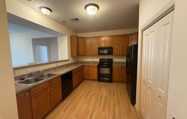 2-Bedroom Townhome for professionals - The Summit at Shiloh HOA