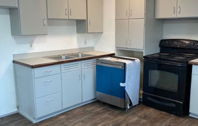 2 beds, 1 bath, $1,275, Unit 1