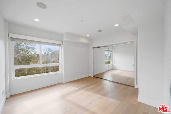 438 ARNAZ DR