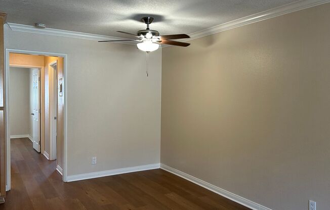 2 beds, 1 bath, 880 sqft, $2,965, Unit M-19