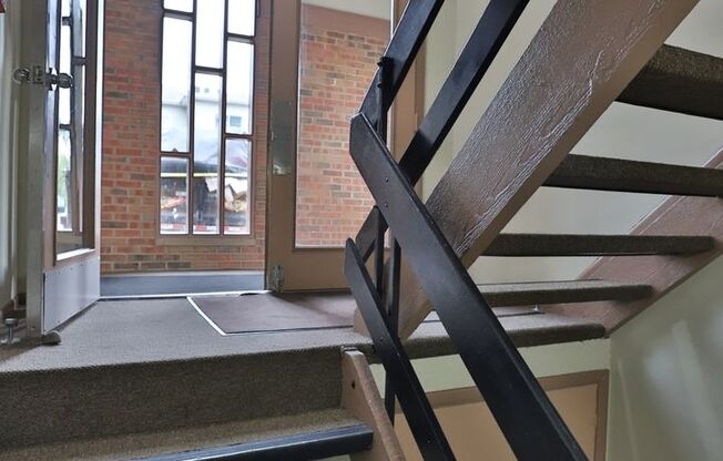 2 beds, 1.5 baths, 920 sqft, $875, Unit 1420 West Glen Avenue Apt 302