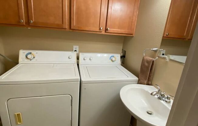 2 beds, 1.5 baths, $1,500, Unit B