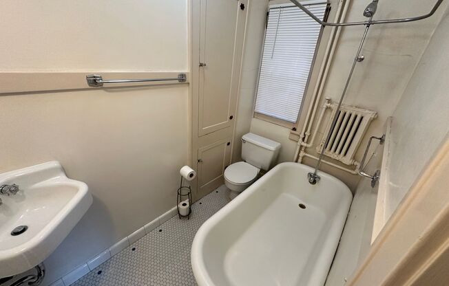 Studio, 1 bath, 500 sqft, $1,495, Unit 10