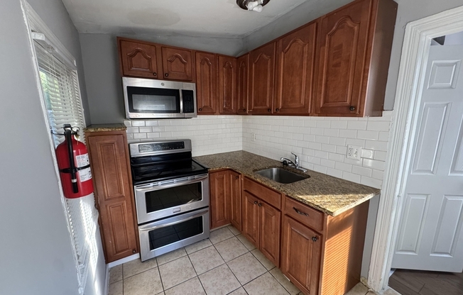 1671 MARGARET ST