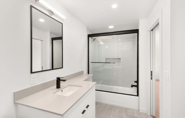 2 beds, 2 baths, 910 sqft, $1,867, Unit 213