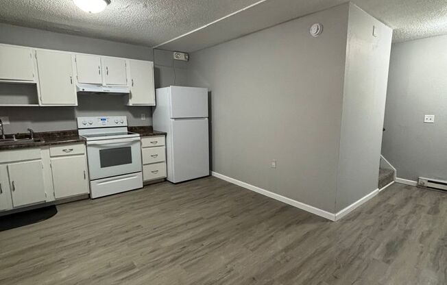 3 beds, 1 bath, 960 sqft, $950, Unit 405