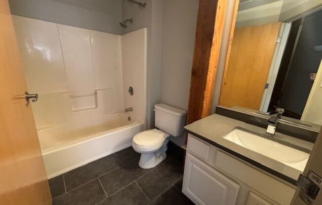 2 beds, 1.5 baths, 1,025 sqft, $1,825, Unit 922