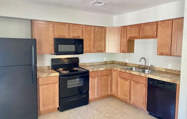 *MOVE IN SPECIAL* Downtown Phoenix Living at The Palms Downtown - Remodeled 2 Bed 1 Bath Apartment Close To Everything!